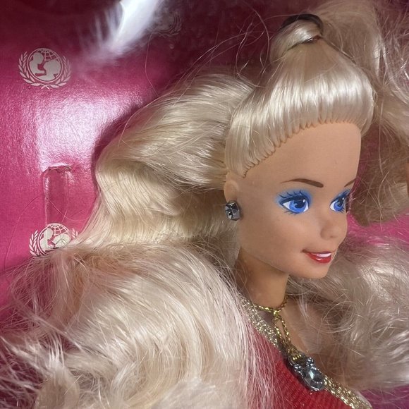 Vintage 1989 Unicef Barbie Doll Special Edition Blonde Blue Eyes NRFB - Picture 6 of 14